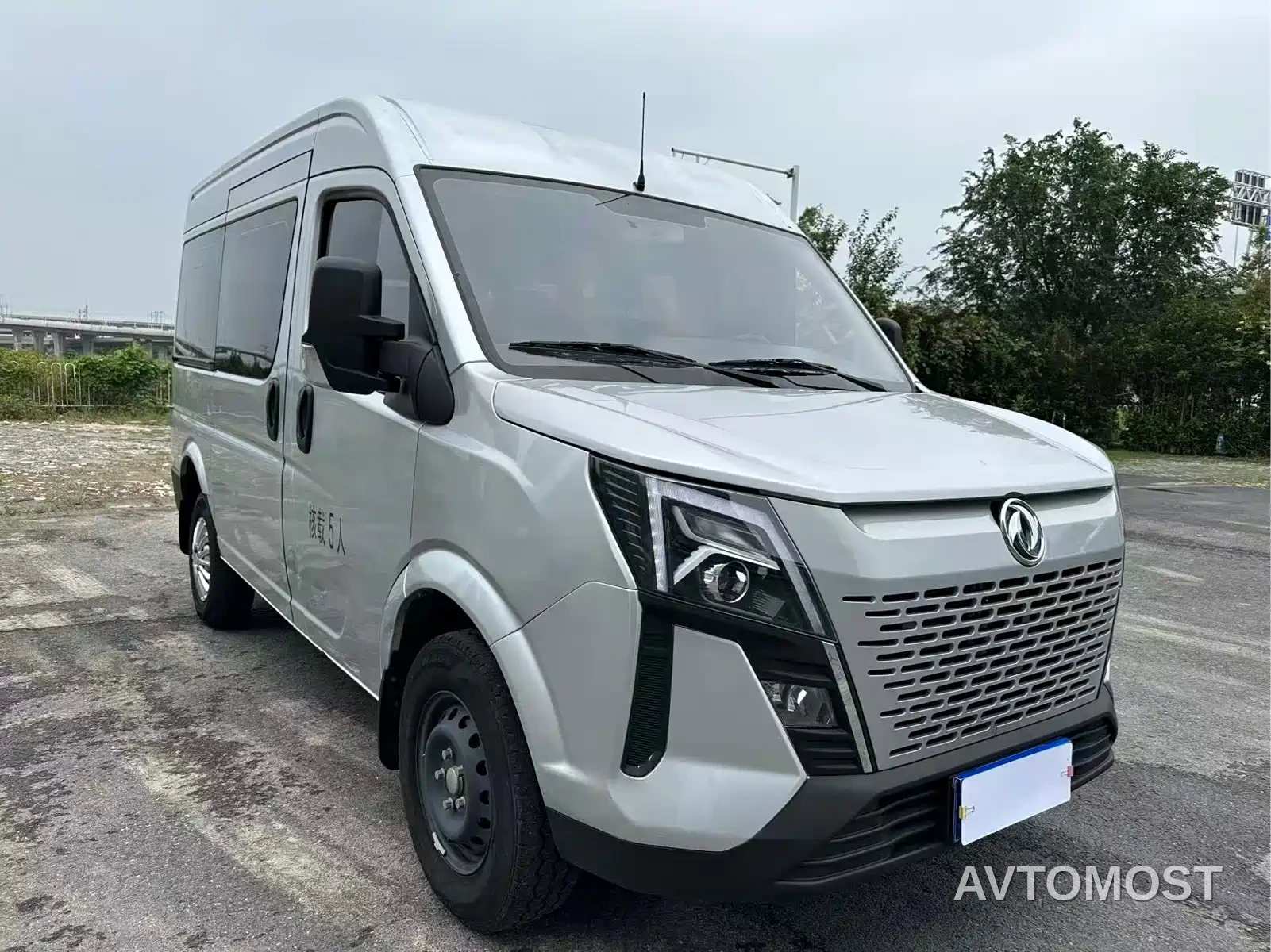 Dongfeng Yufeng 2023 V9+ 2.0T Automatic FWD Multi-purpose Short Wheelbase Medium Roof 5/6 Seater — фото 3