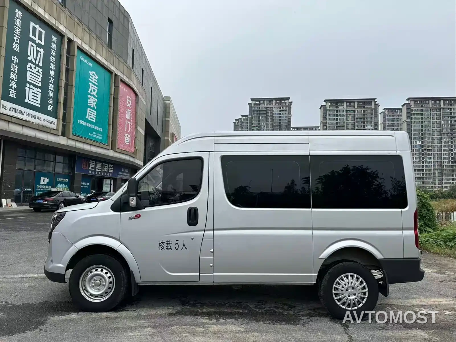 Dongfeng Yufeng 2023 V9+ 2.0T Automatic FWD Multi-purpose Short Wheelbase Medium Roof 5/6 Seater — фото 6