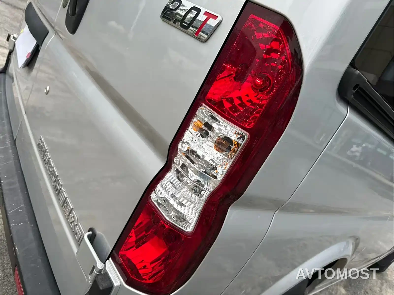 Dongfeng Yufeng 2023 V9+ 2.0T Automatic FWD Multi-purpose Short Wheelbase Medium Roof 5/6 Seater — фото 12