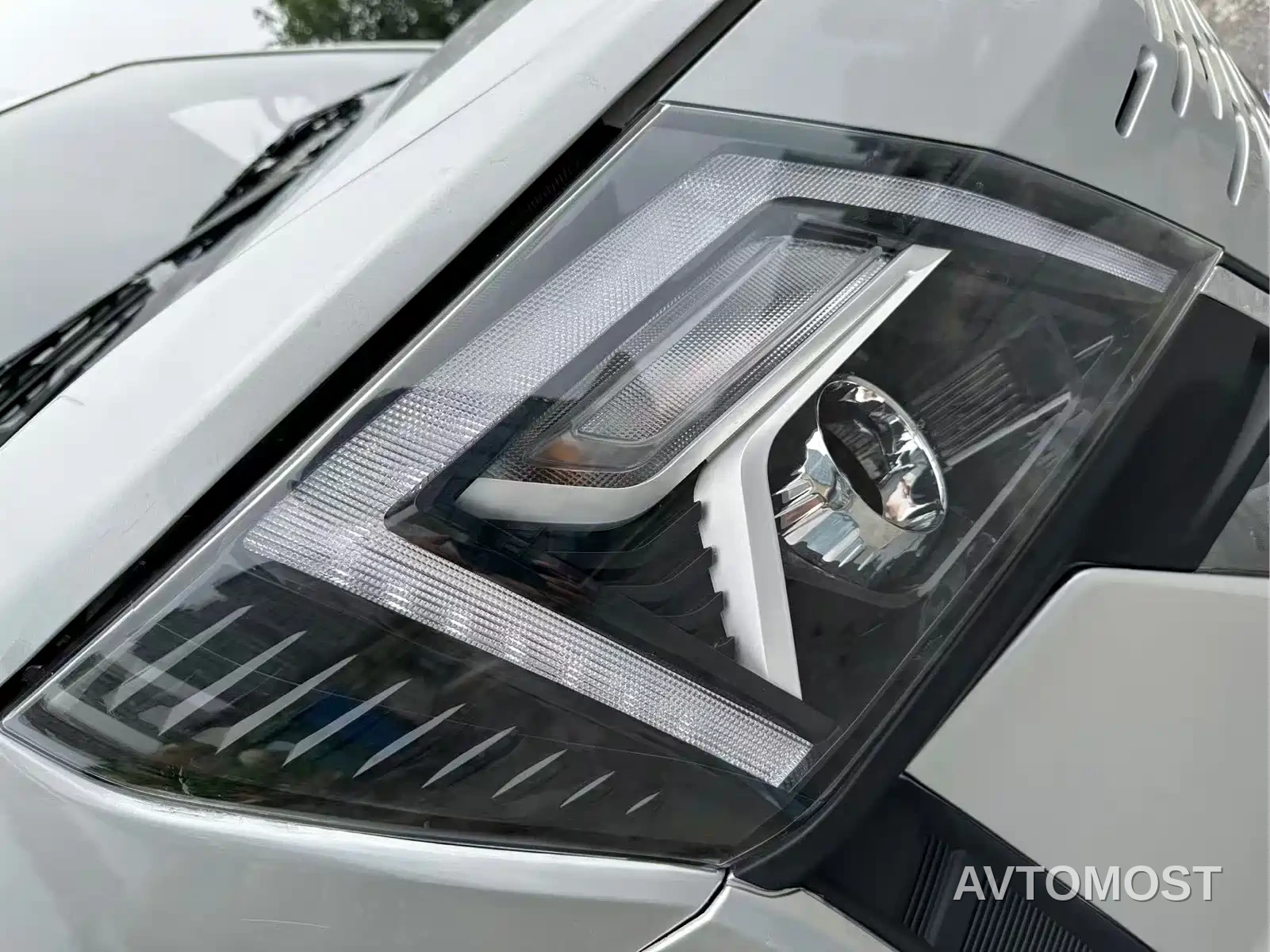 Dongfeng Yufeng 2023 V9+ 2.0T Automatic FWD Multi-purpose Short Wheelbase Medium Roof 5/6 Seater — фото 13
