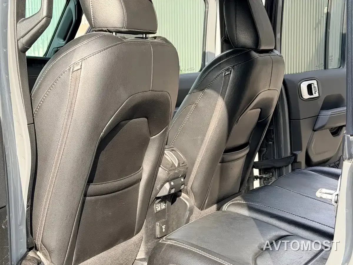 Jeep Wrangler 4xe 2021 4-Door 2.0T 4xe Sahara — фото 6