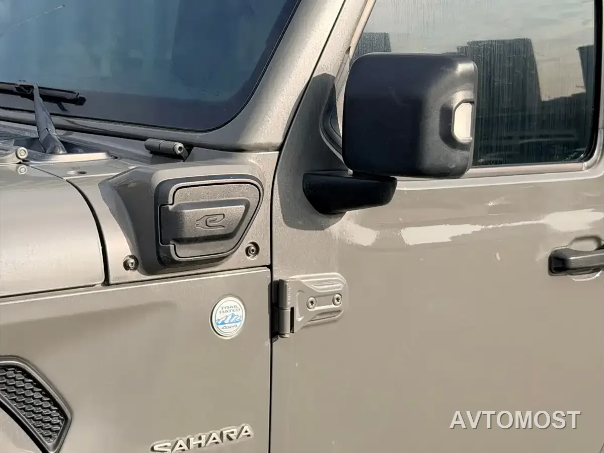 Jeep Wrangler 4xe 2021 4-Door 2.0T 4xe Sahara — фото 9