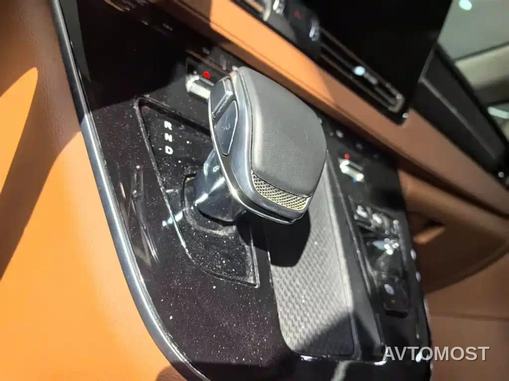 Hongqi HQ9 PHEV 2024 Model 2.0T AWD Business Edition — фото 12