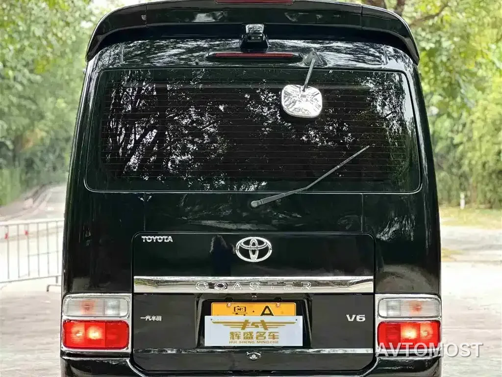 Toyota Coaster — фото 5