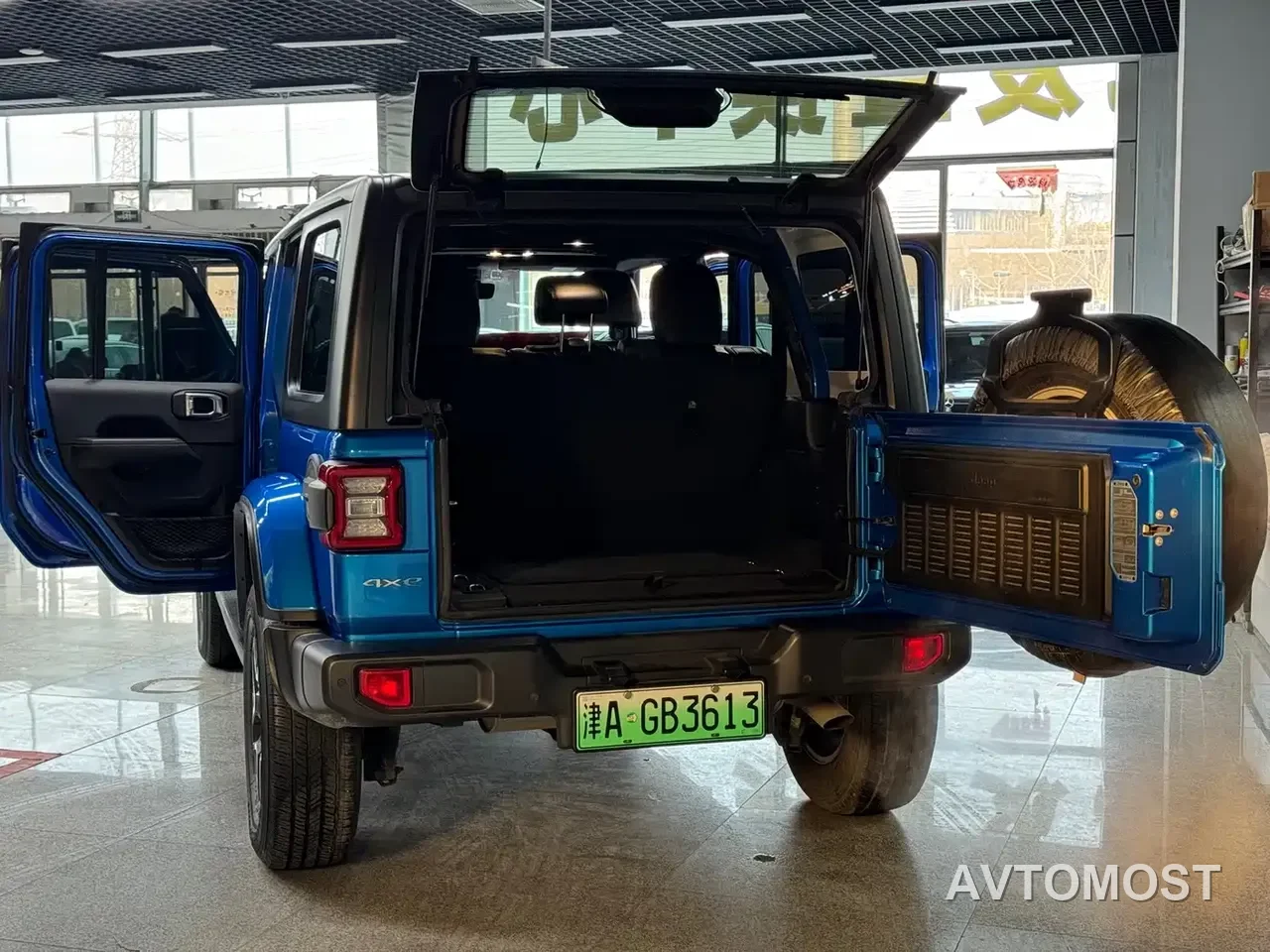 Jeep Wrangler 4xe 2021 4-Door 2.0T 4xe Sahara — фото 15
