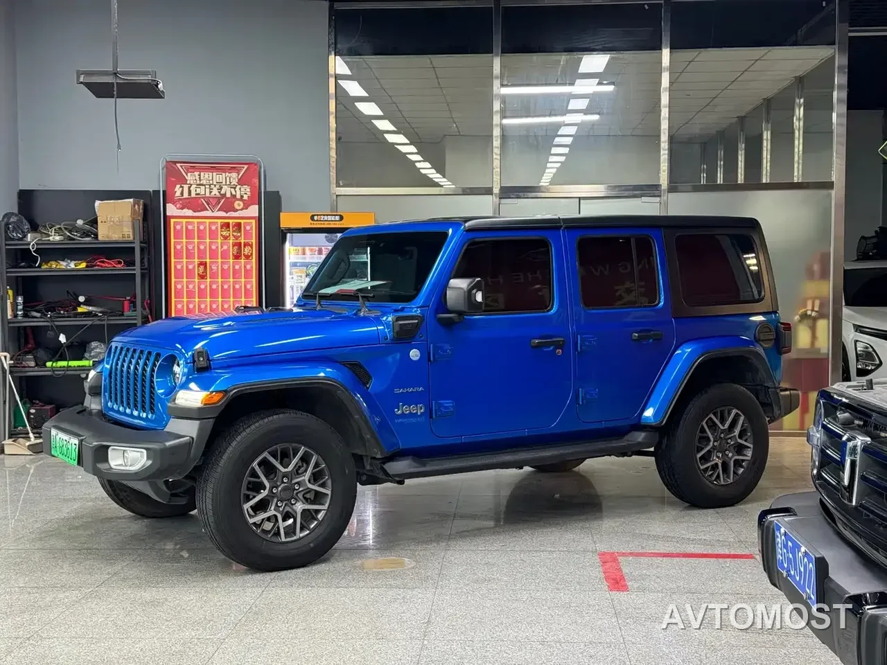 Jeep Wrangler 4xe 2021 4-Door 2.0T 4xe Sahara — фото 12