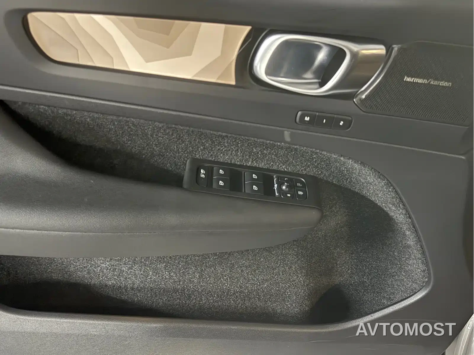 Volvo C40 2022 Long Range Edition PRO — фото 2