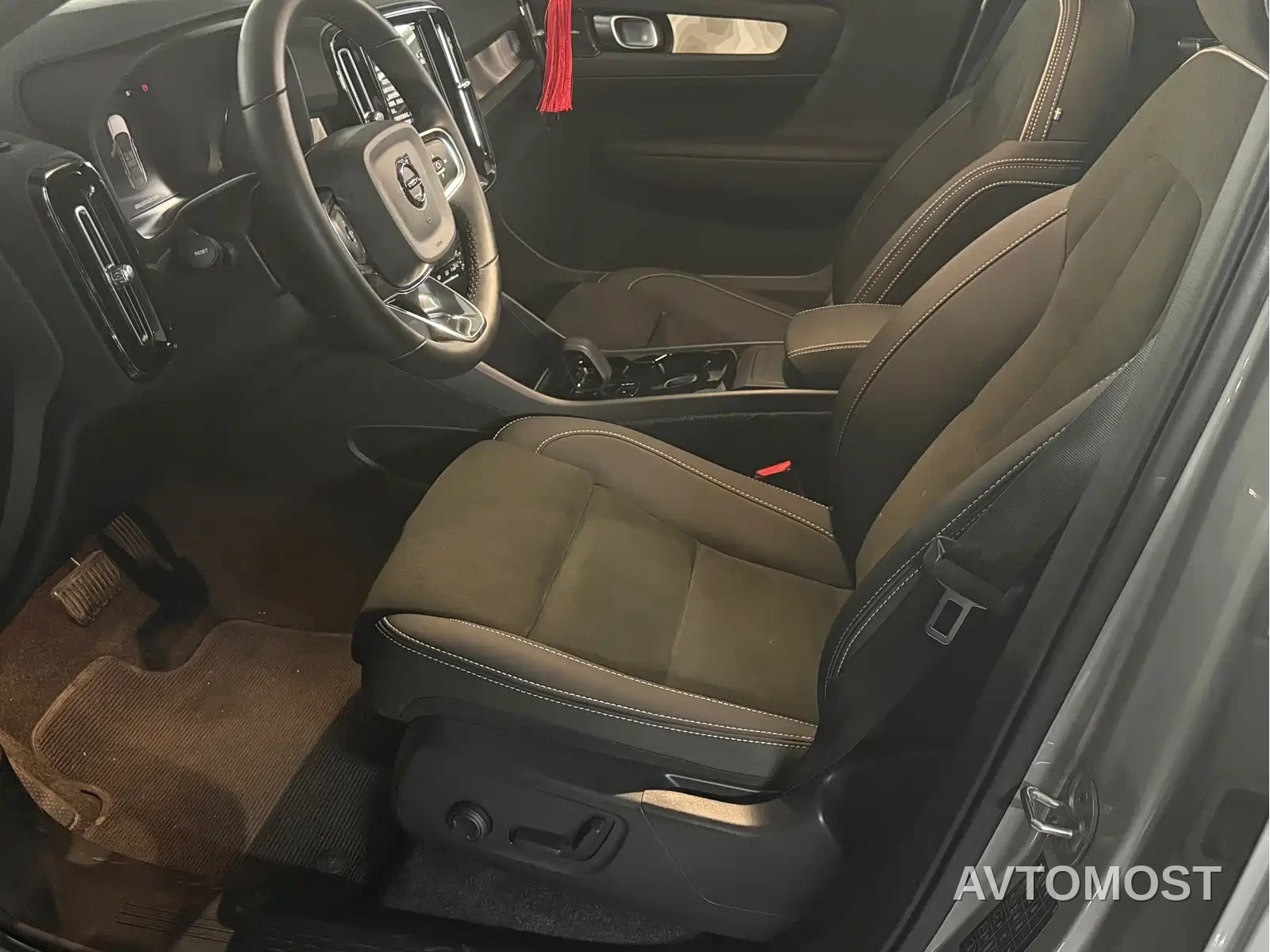 Volvo C40 2022 Long Range Edition PRO — фото 3