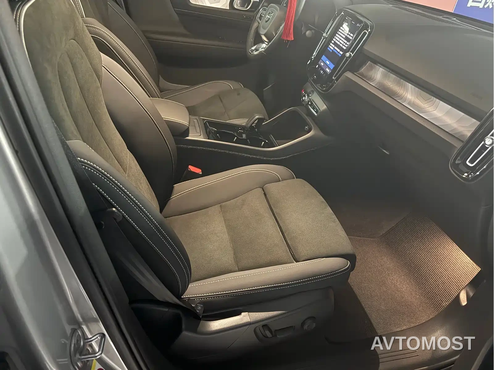 Volvo C40 2022 Long Range Edition PRO — фото 8