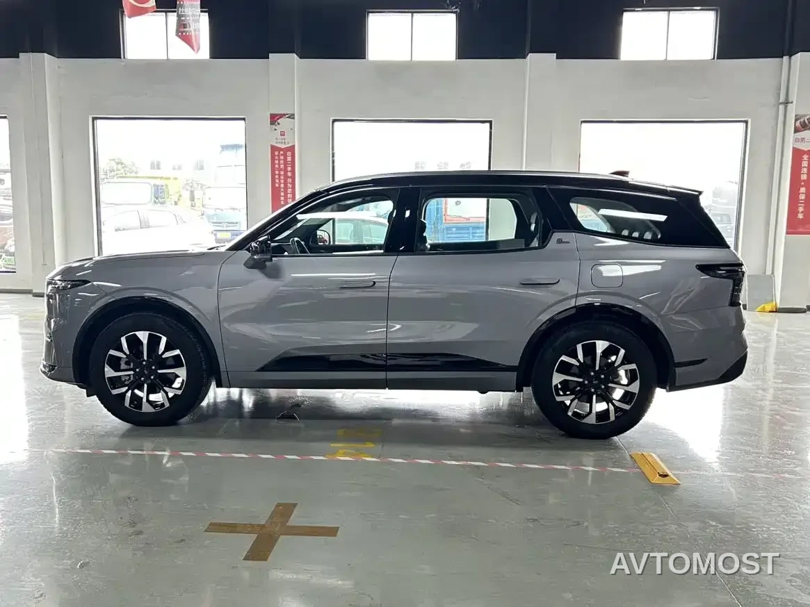 Ford Edge 2025 Edge L 2.0T EcoBoost E Hybrid AWD 7-seater Premium — фото 2