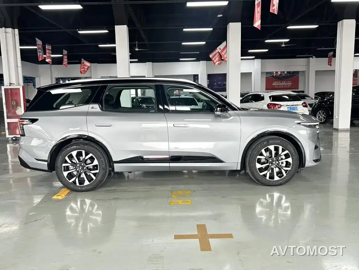 Ford Edge 2025 Edge L 2.0T EcoBoost E Hybrid AWD 7-seater Premium — фото 6
