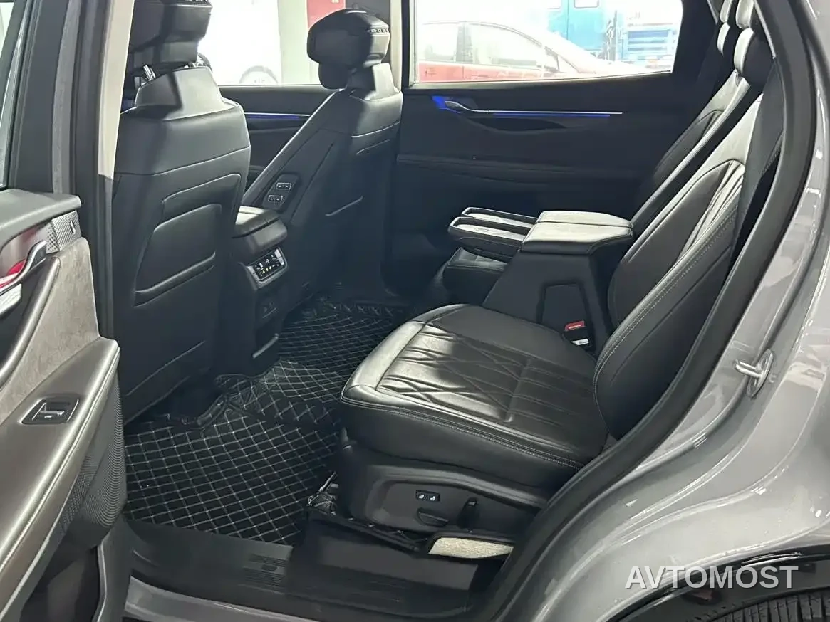 Ford Edge 2025 Edge L 2.0T EcoBoost E Hybrid AWD 7-seater Premium — фото 10