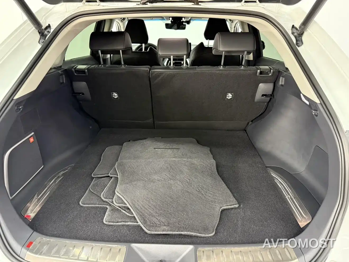 Toyota Venza 2022 Dual Engine 2.5L CVT 4WD Supreme — фото 9