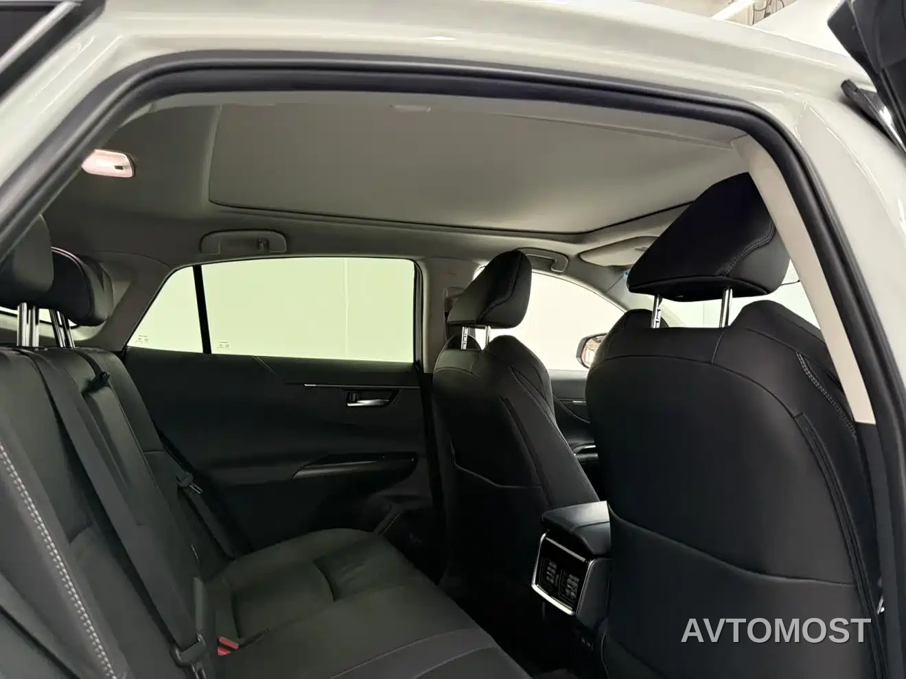 Toyota Venza 2022 Dual Engine 2.5L CVT 4WD Supreme — фото 13