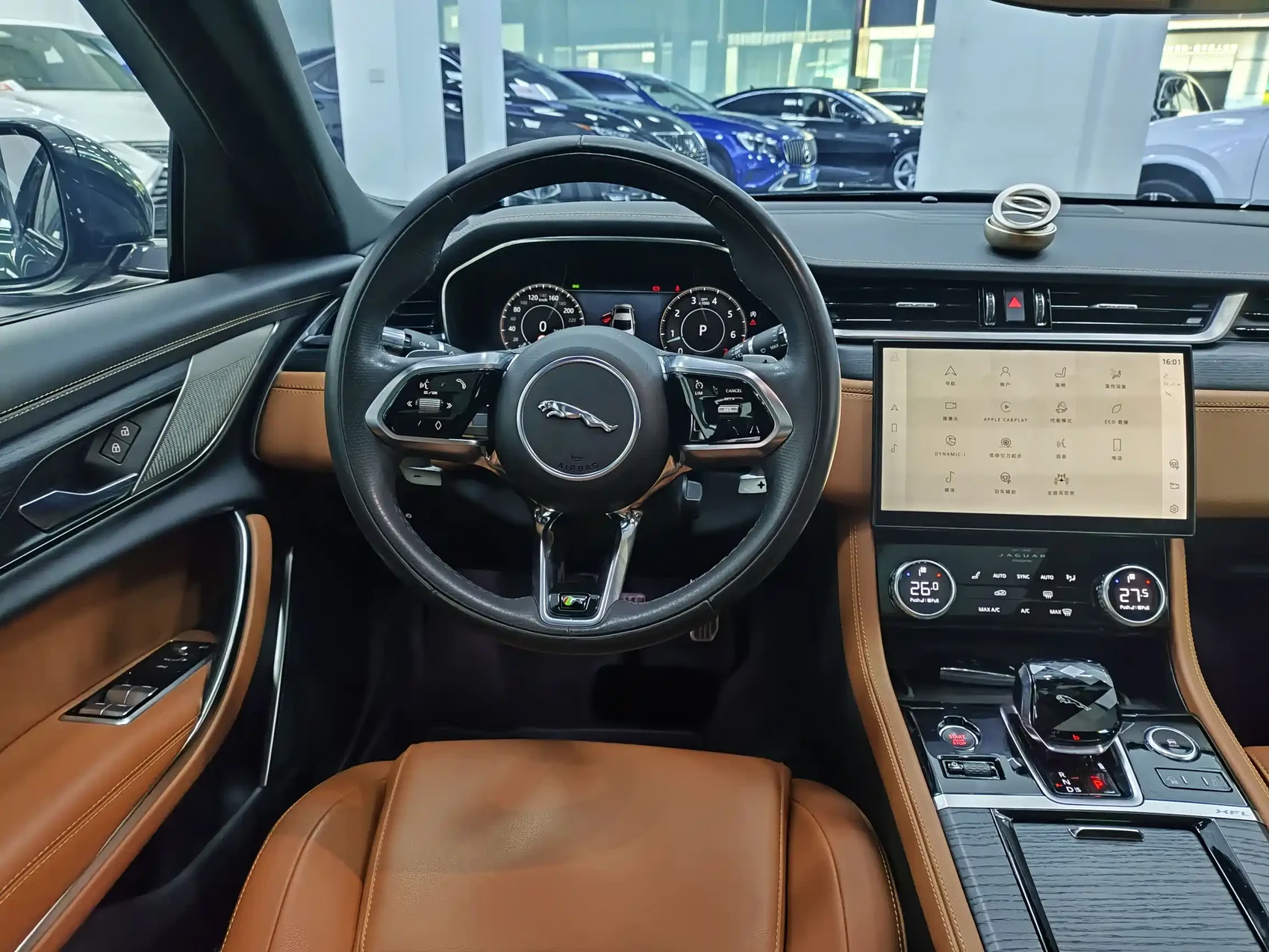Jaguar XFL 2021 XFL 2.0T P250 AWD Gloss Black Sport Edition — фото 8