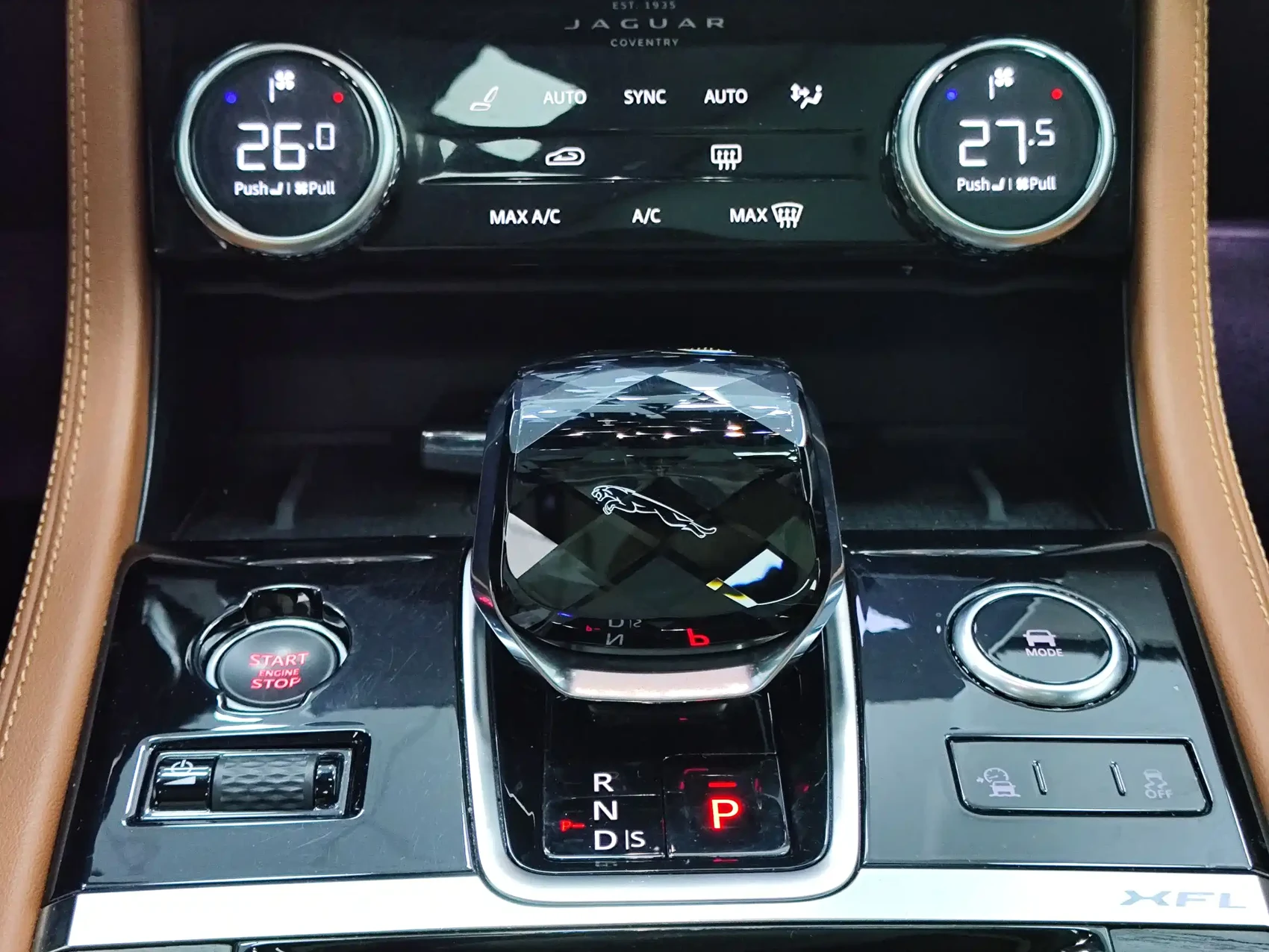 Jaguar XFL 2021 XFL 2.0T P250 AWD Gloss Black Sport Edition — фото 11