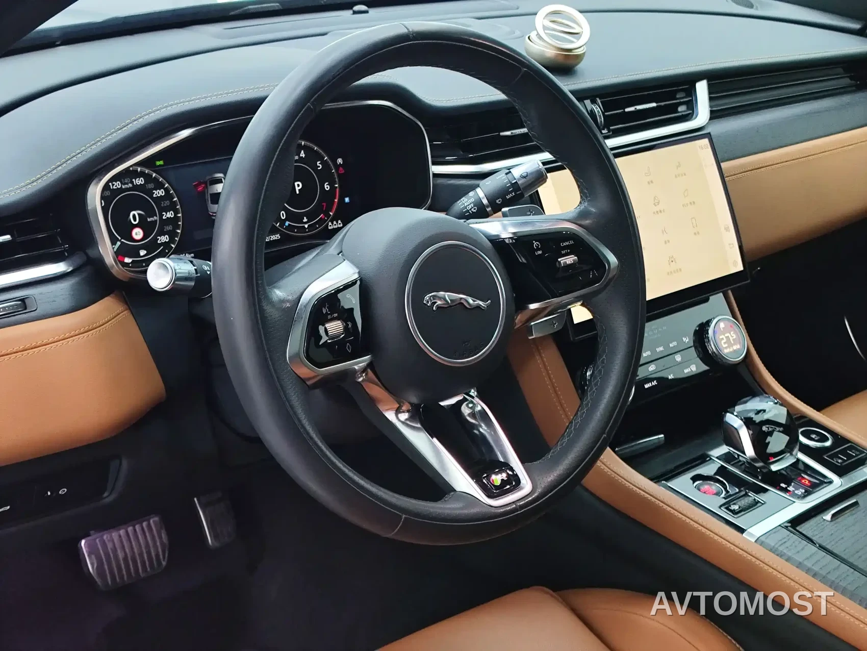Jaguar XFL 2021 XFL 2.0T P250 AWD Gloss Black Sport Edition — фото 13