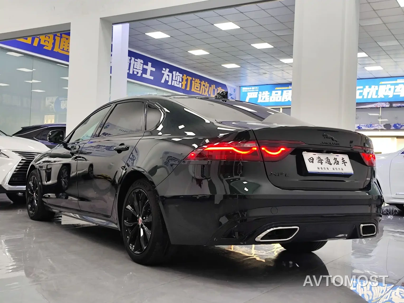 Jaguar XFL 2021 XFL 2.0T P250 AWD Gloss Black Sport Edition — фото 16