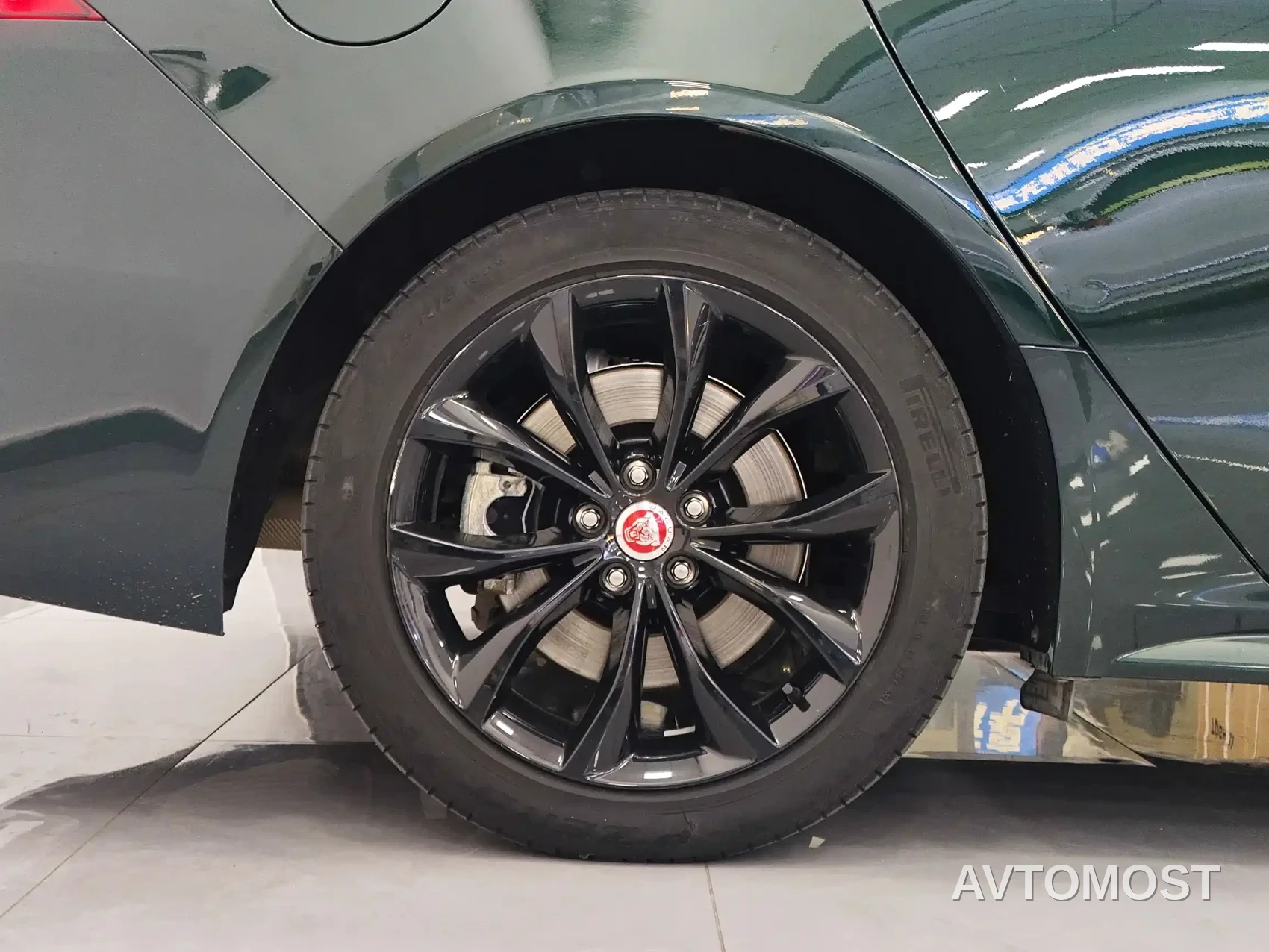 Jaguar XFL 2021 XFL 2.0T P250 AWD Gloss Black Sport Edition — фото 18