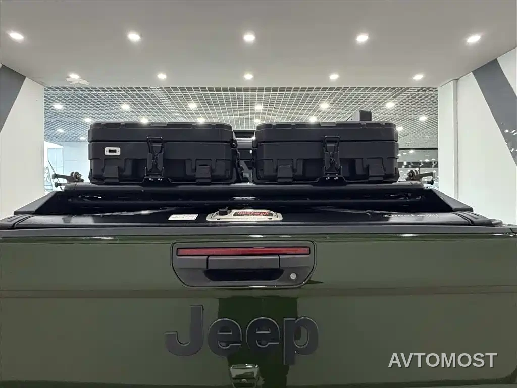 Jeep Gladiator 2023 3.6L Overland — фото 16