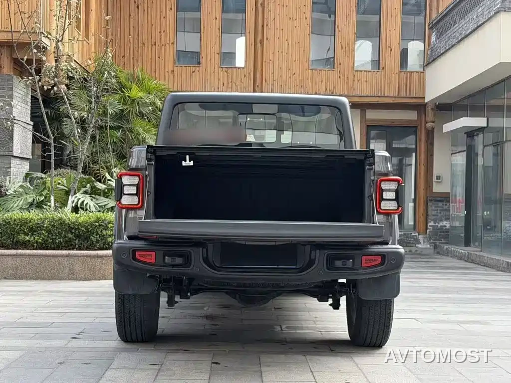 Jeep Gladiator 2023 3.6L Overland — фото 9