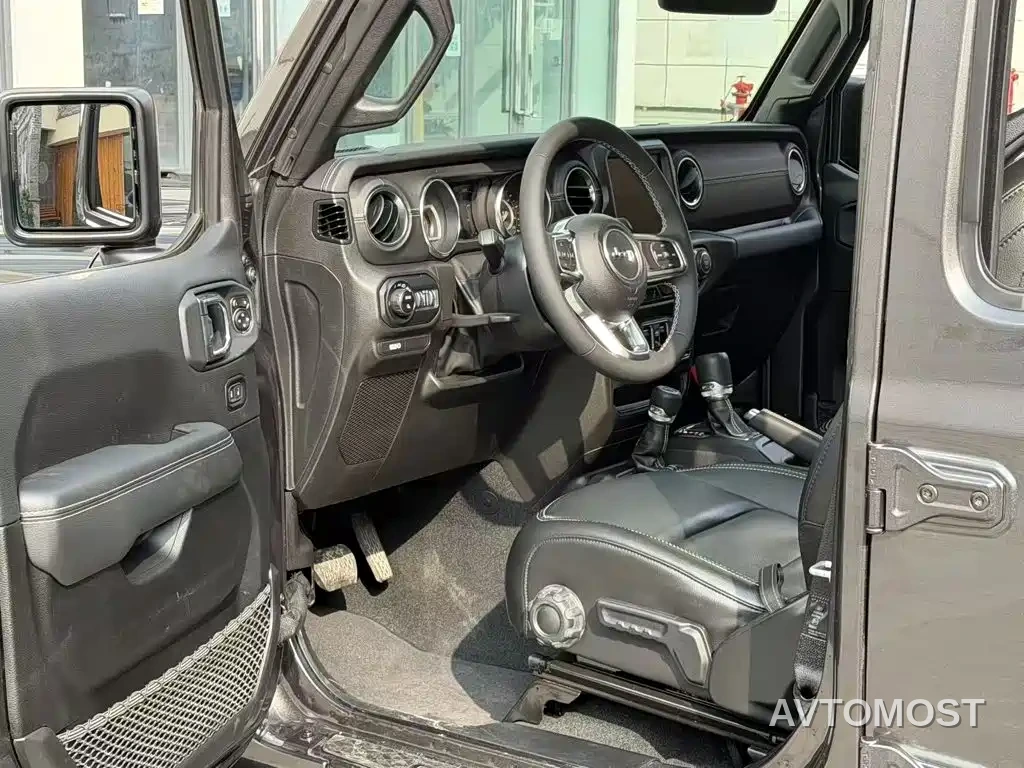 Jeep Gladiator 2023 3.6L Overland — фото 13