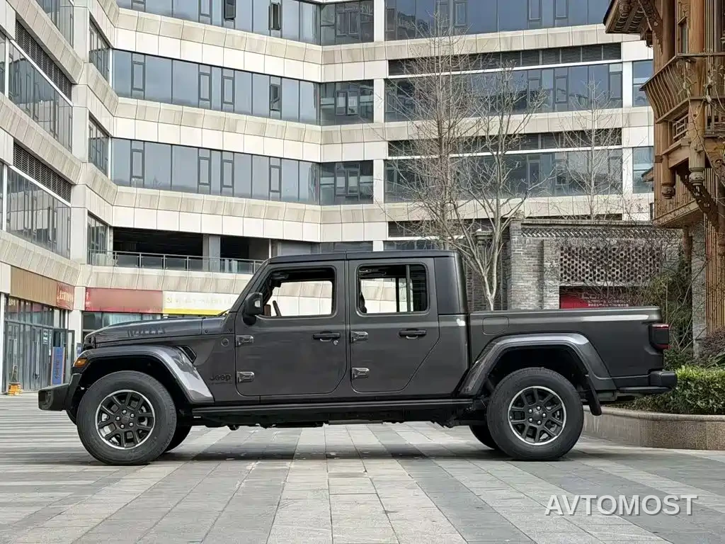 Jeep Gladiator 2023 3.6L Overland — фото 19