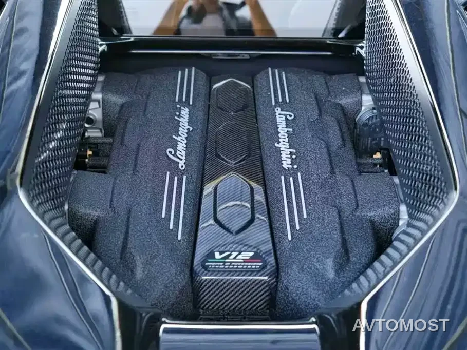 Lamborghini Revuelto 2023 6.5L PHEV Standard — фото 10