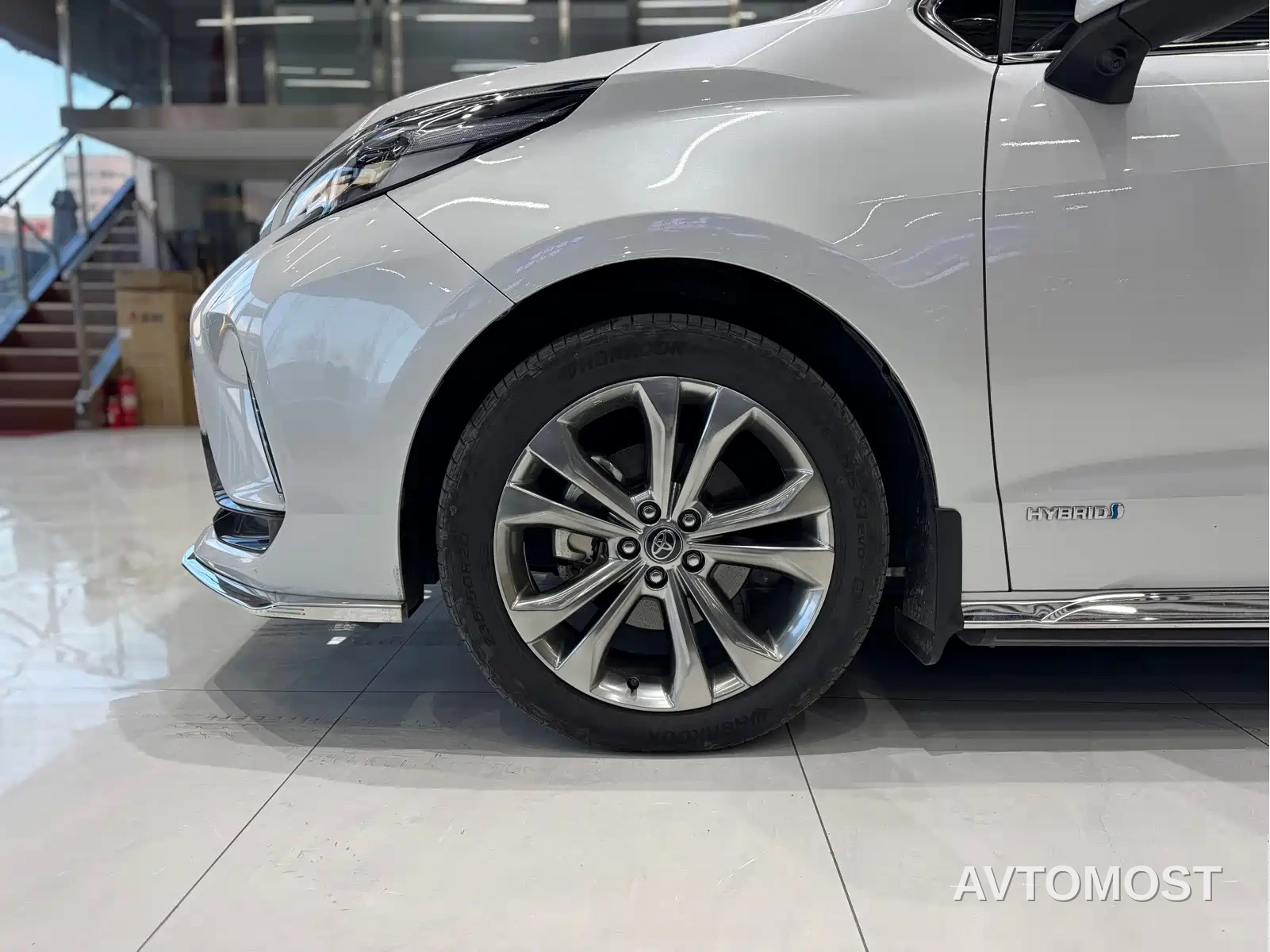 Toyota Granvia 2023 2.5L Hybrid Comfort Edition — фото 4
