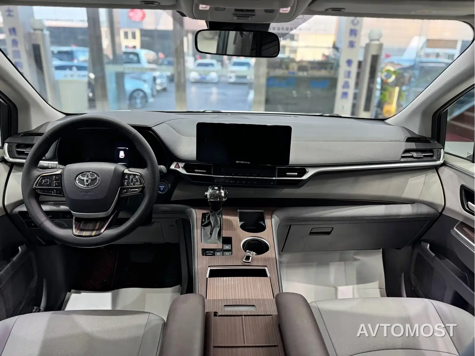 Toyota Granvia 2023 2.5L Hybrid Comfort Edition — фото 9