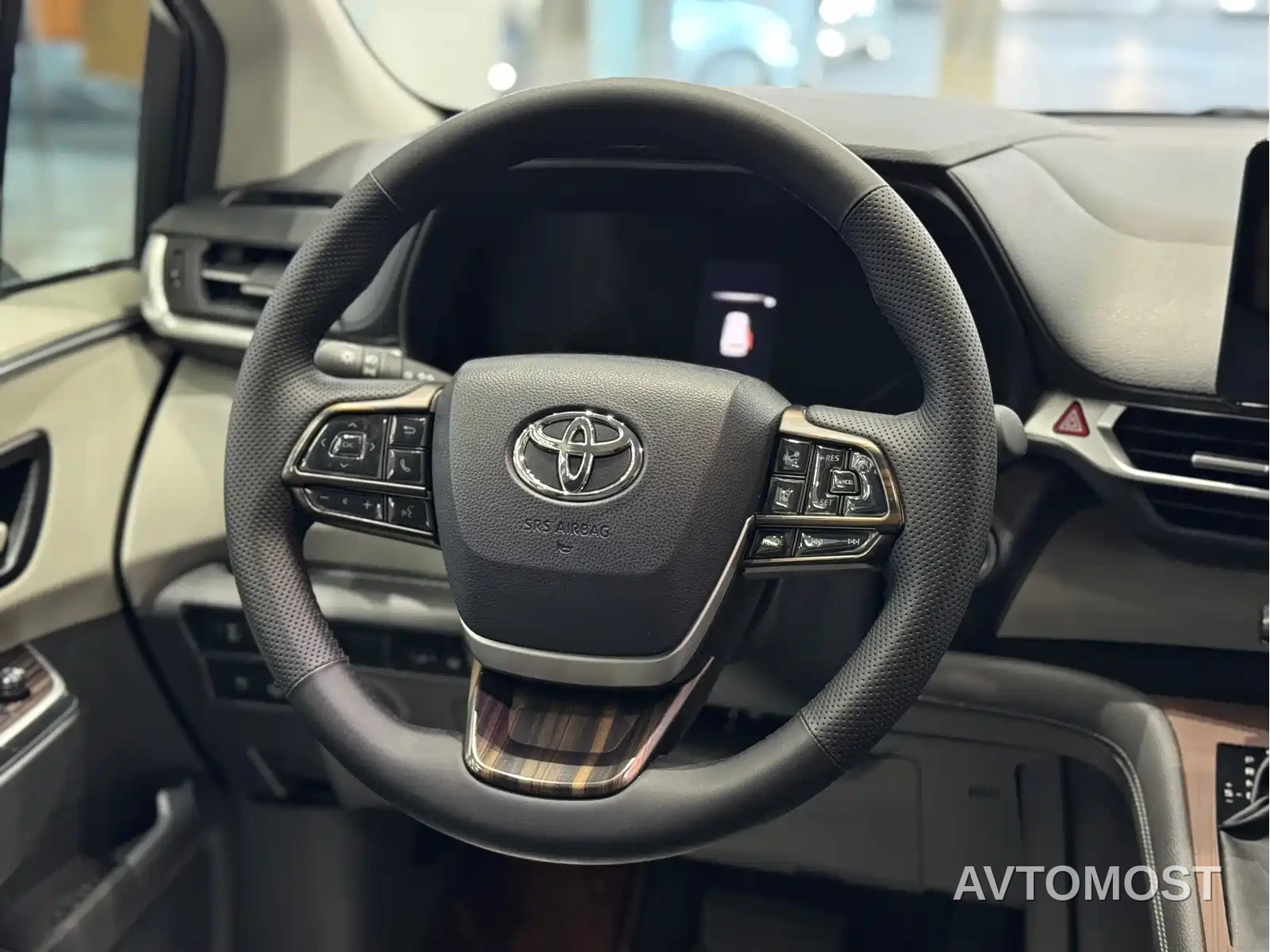 Toyota Granvia 2023 2.5L Hybrid Comfort Edition — фото 10