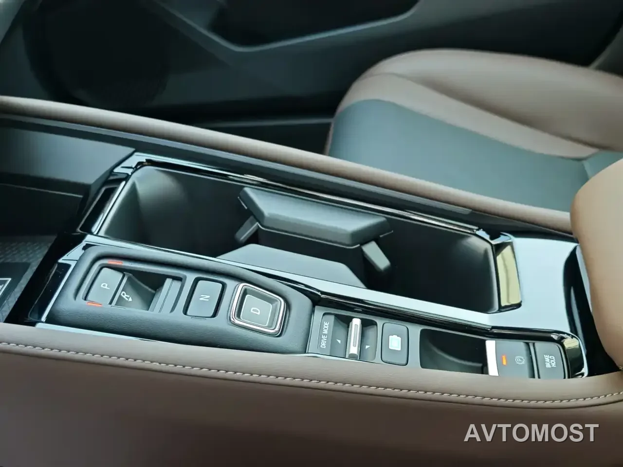Honda Inspire Hybrid 2023 e:PHEV Premium Edition — фото 11