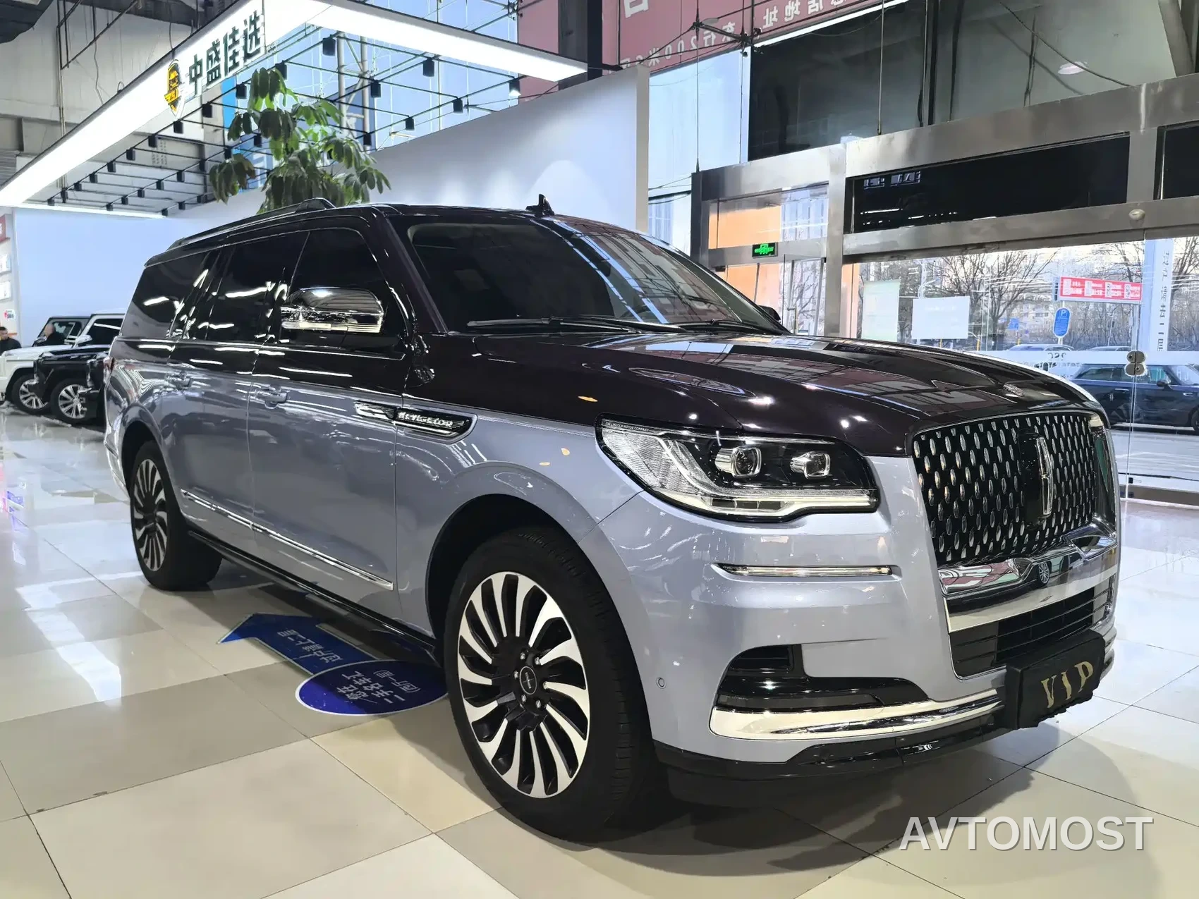 Lincoln Navigator One 2022 3.5T Navigator One — фото 3