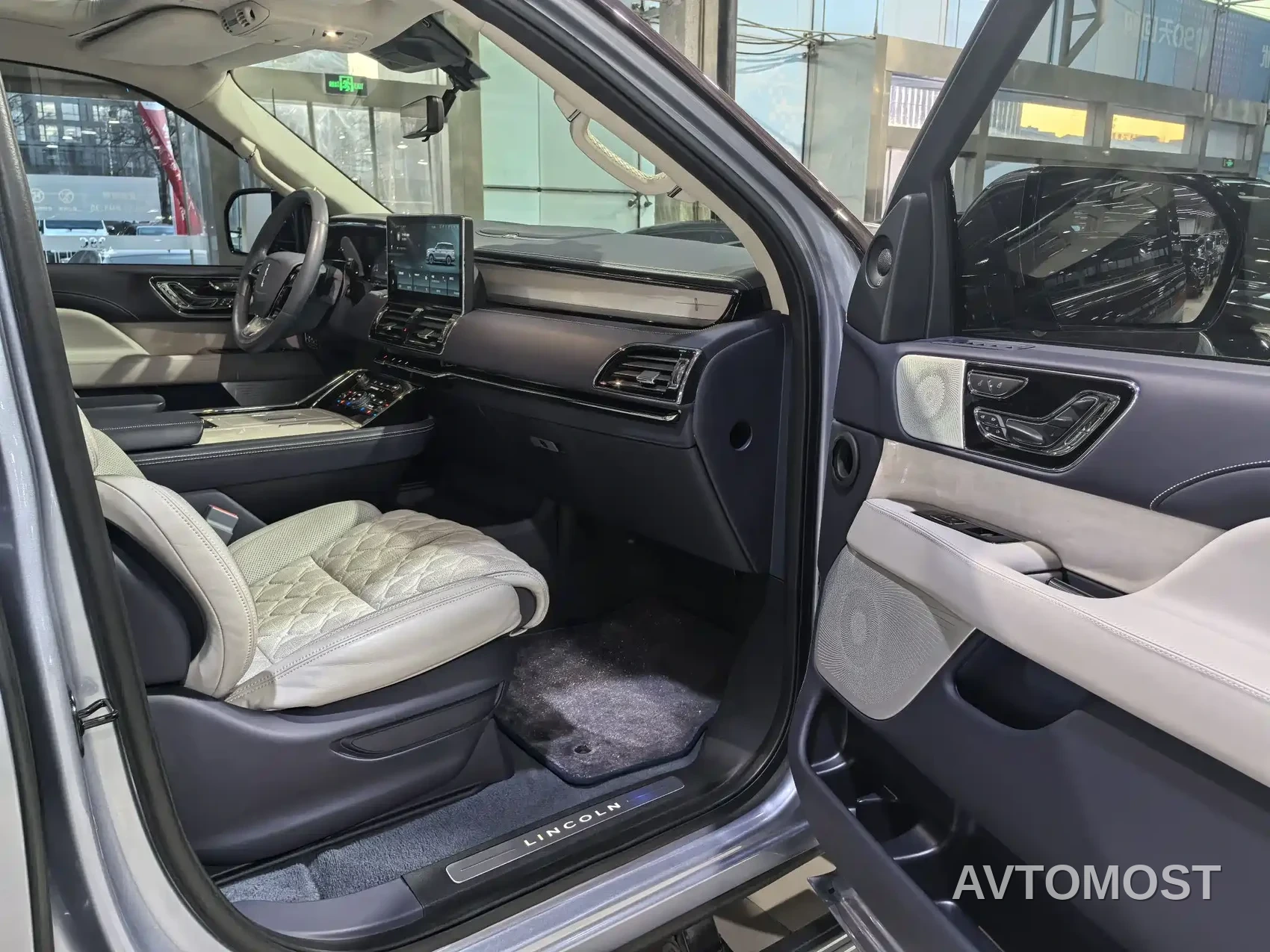 Lincoln Navigator One 2022 3.5T Navigator One — фото 11