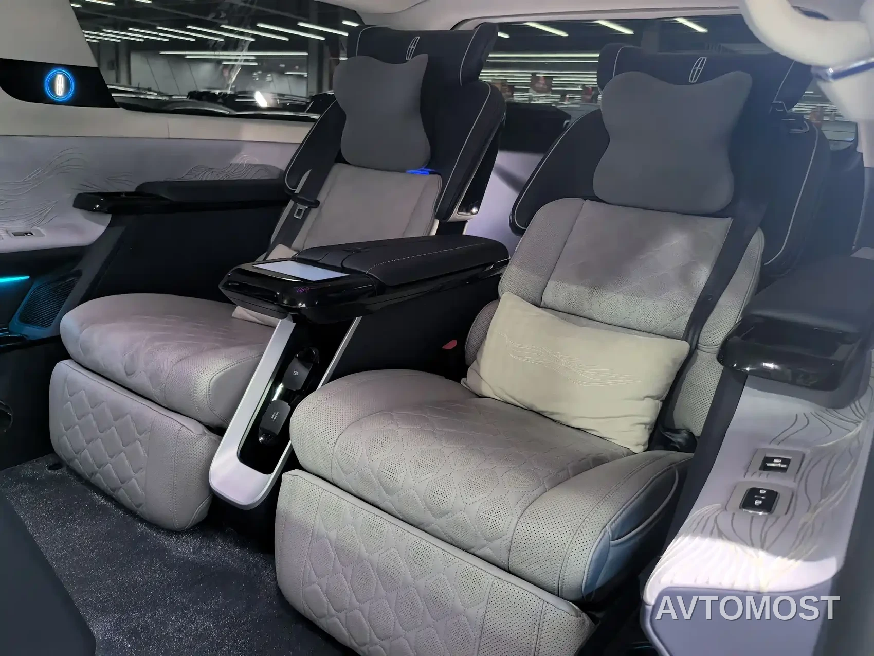 Lincoln Navigator One 2022 3.5T Navigator One — фото 17