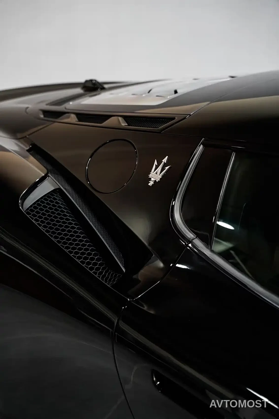 Maserati MC20 2023 3.0T Standard Edition — фото 9
