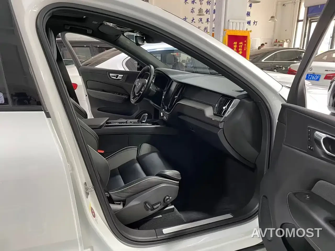 Volvo XC60 Plug-in Hybrid 2021 T8 E-Drive Hybrid Inscription Sport — фото 7