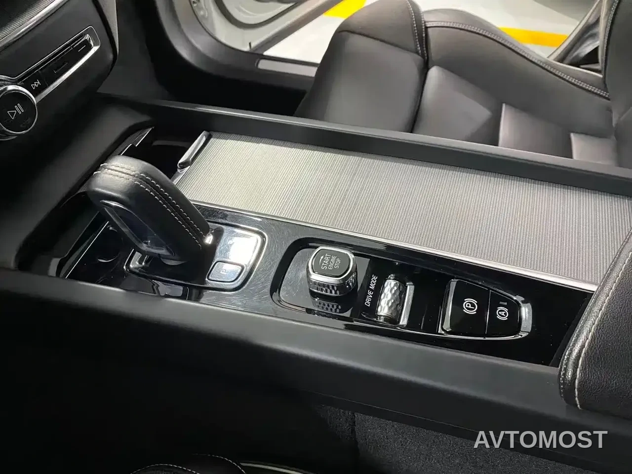Volvo XC60 Plug-in Hybrid 2021 T8 E-Drive Hybrid Inscription Sport — фото 13