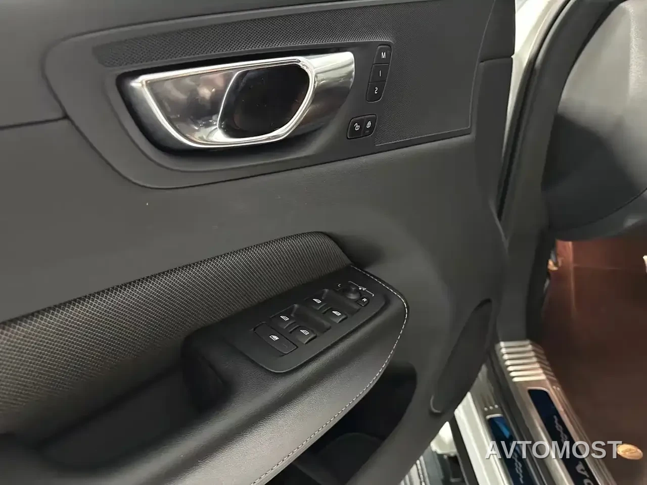 Volvo XC60 Plug-in Hybrid 2021 T8 E-Drive Hybrid Inscription Sport — фото 4