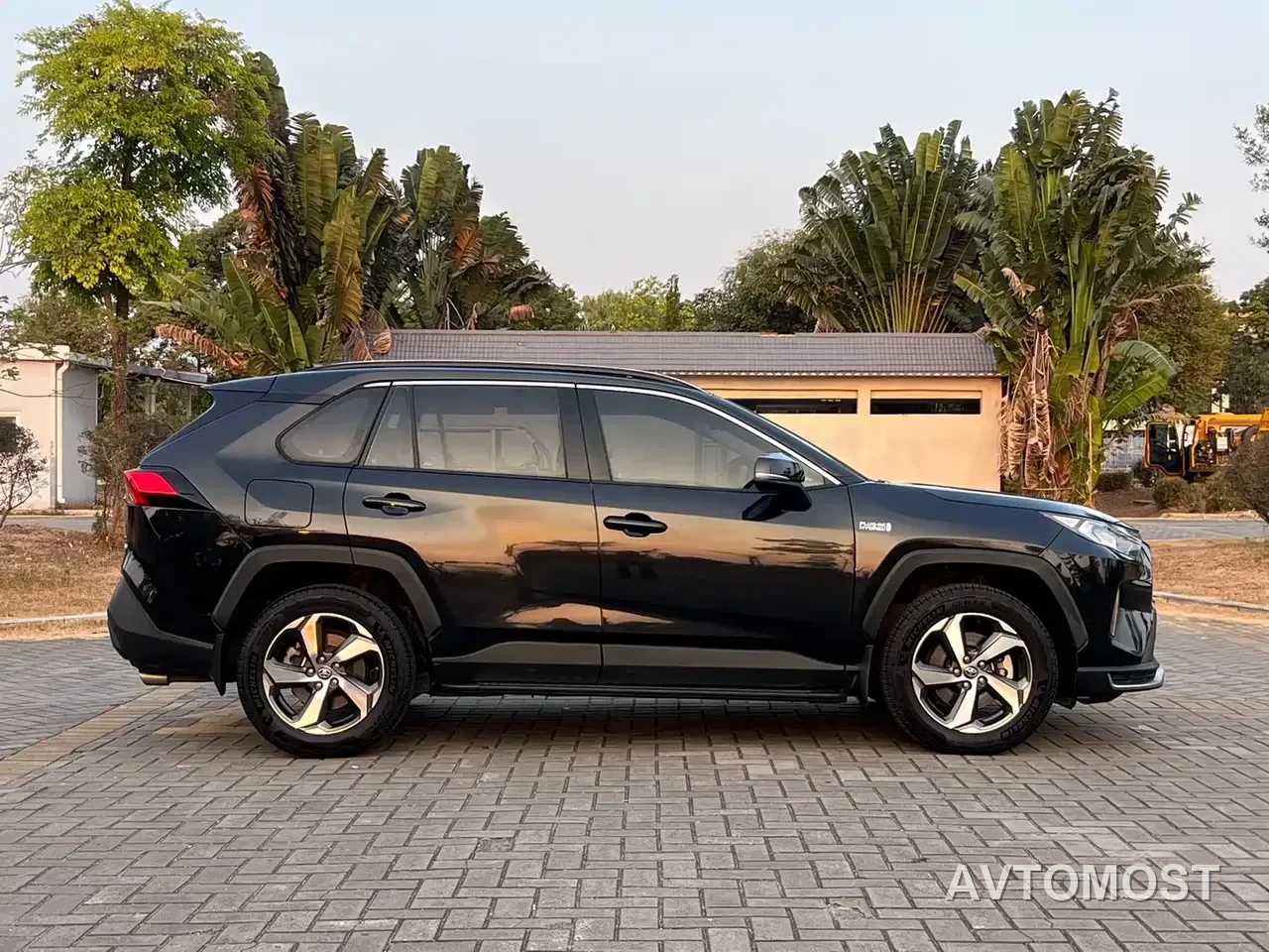 Toyota RAV4 Rongfang Dual Engine E+ 2022 2.5L 2WD Elite Pro — фото 4