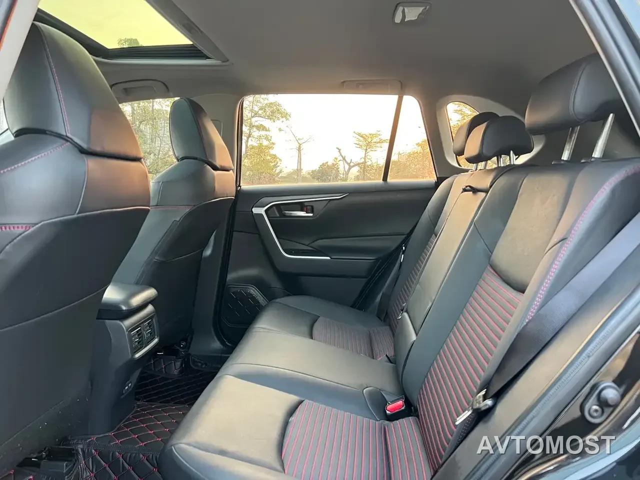 Toyota RAV4 Rongfang Dual Engine E+ 2022 2.5L 2WD Elite Pro — фото 11