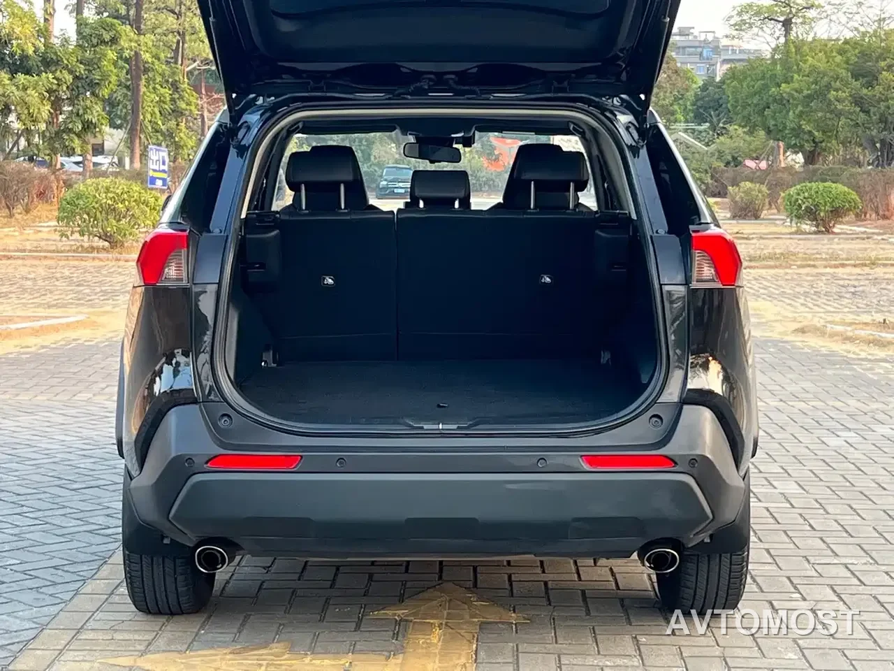 Toyota RAV4 Rongfang Dual Engine E+ 2022 2.5L 2WD Elite Pro — фото 19