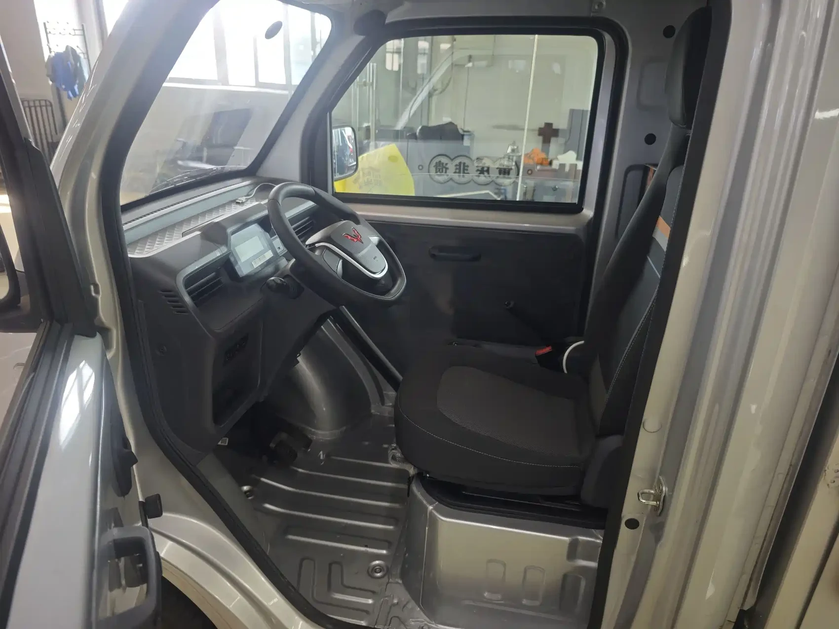 Wuling E10 2023 Comfort Model — фото 3