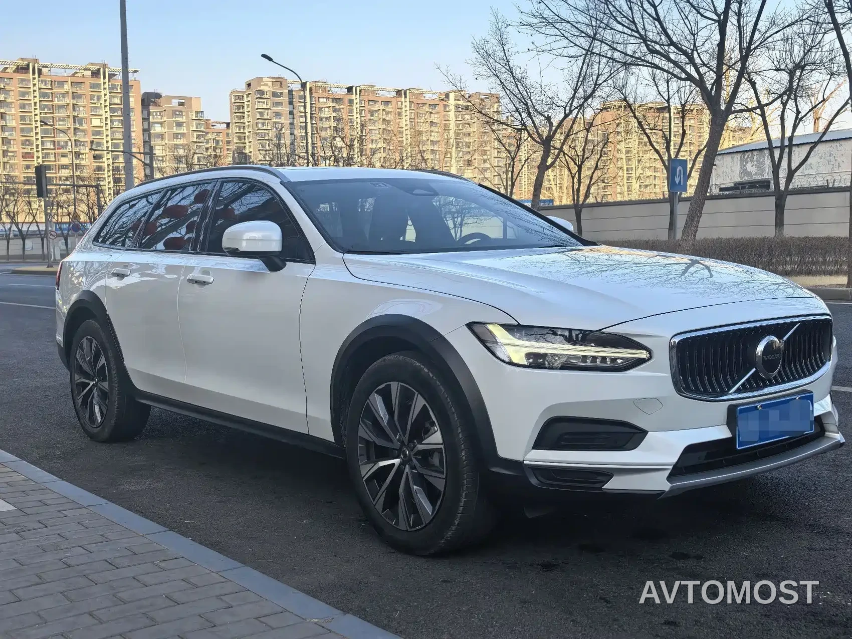 Volvo V90 2023 Cross Country B5 AWD Smart Distance Edition — фото 3