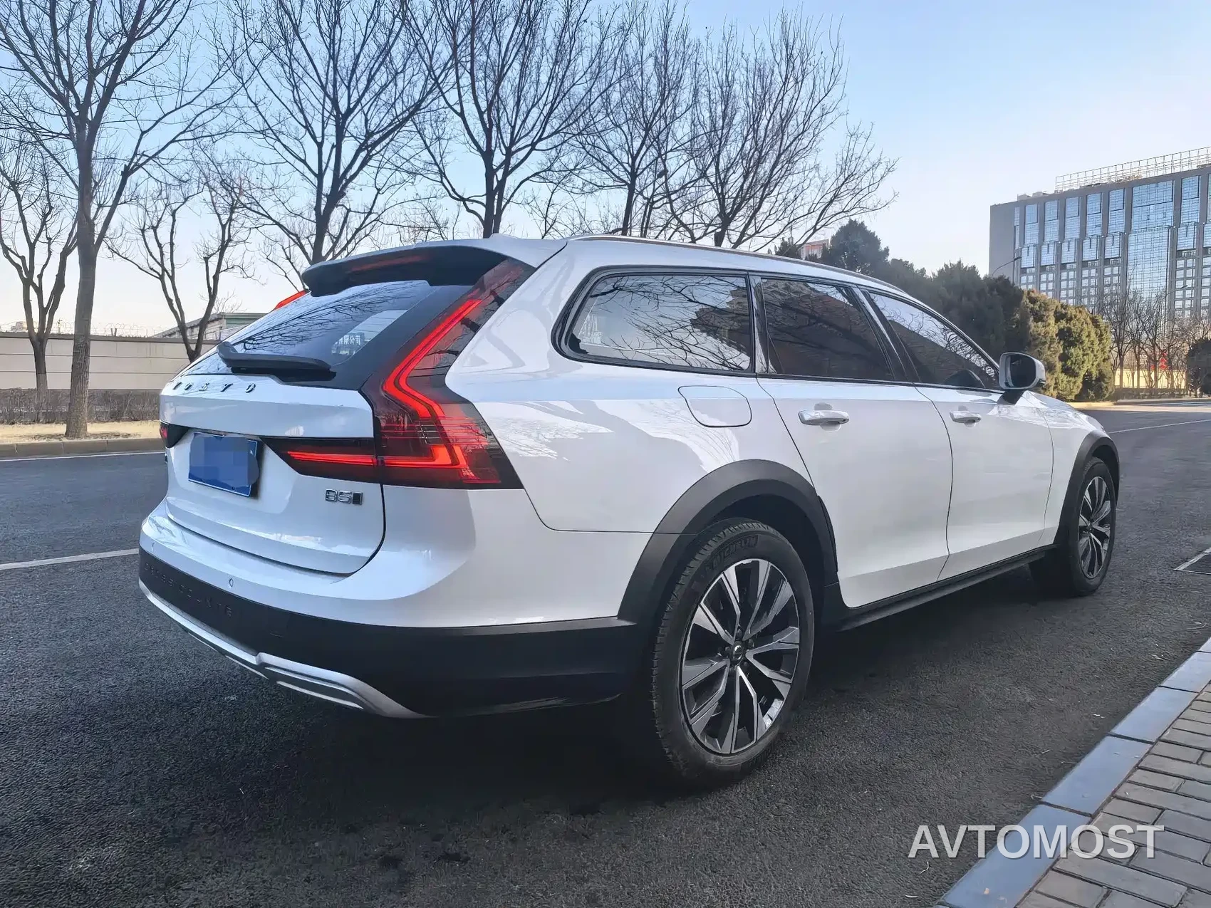Volvo V90 2023 Cross Country B5 AWD Smart Distance Edition — фото 5