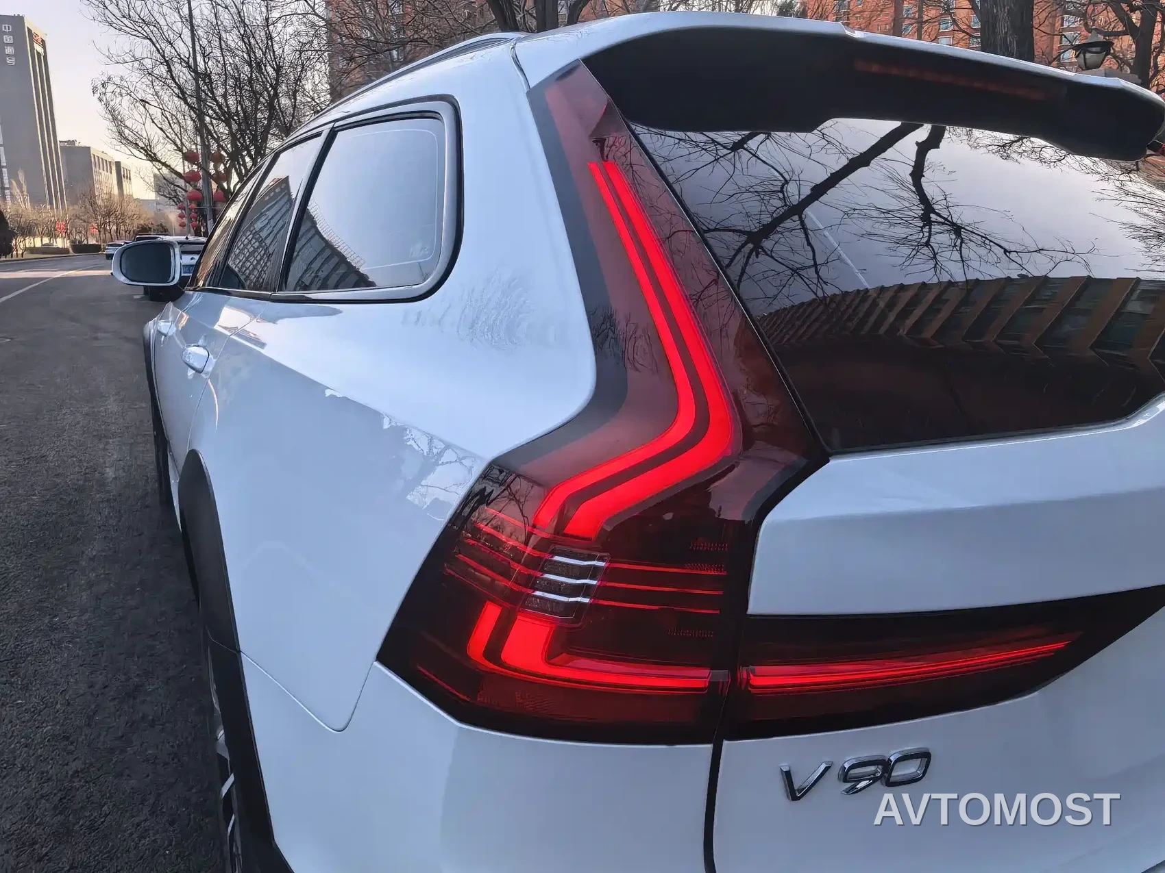 Volvo V90 2023 Cross Country B5 AWD Smart Distance Edition — фото 8