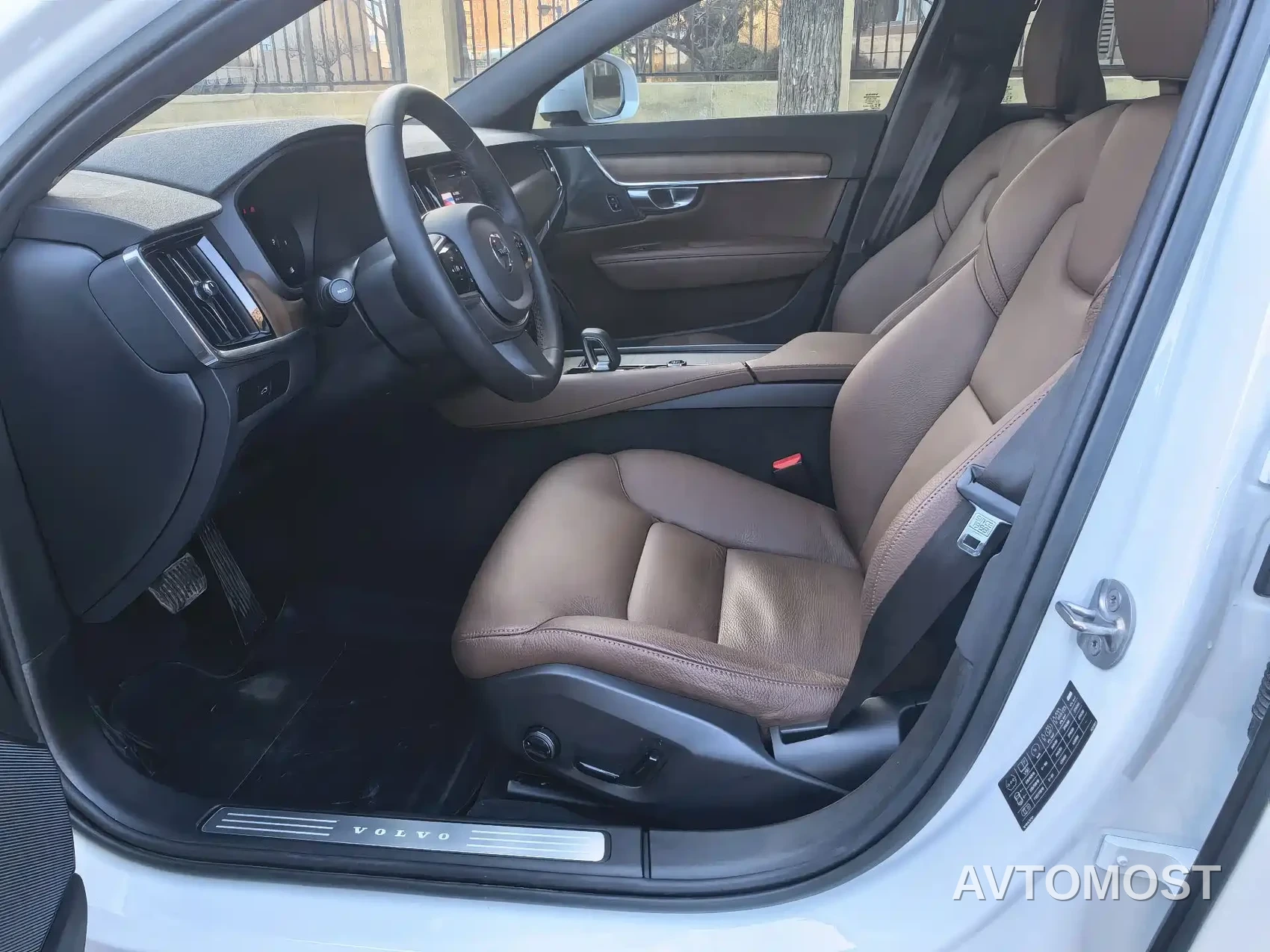 Volvo V90 2023 Cross Country B5 AWD Smart Distance Edition — фото 10