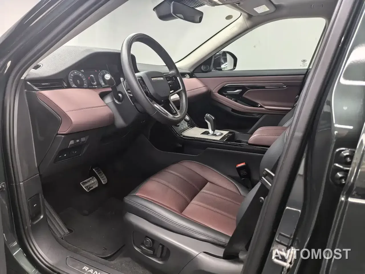 Land Rover Range Rover Evoque New Energy 2023 Range Rover Evoque L P300e Plug-in Hybrid Edition — фото 2