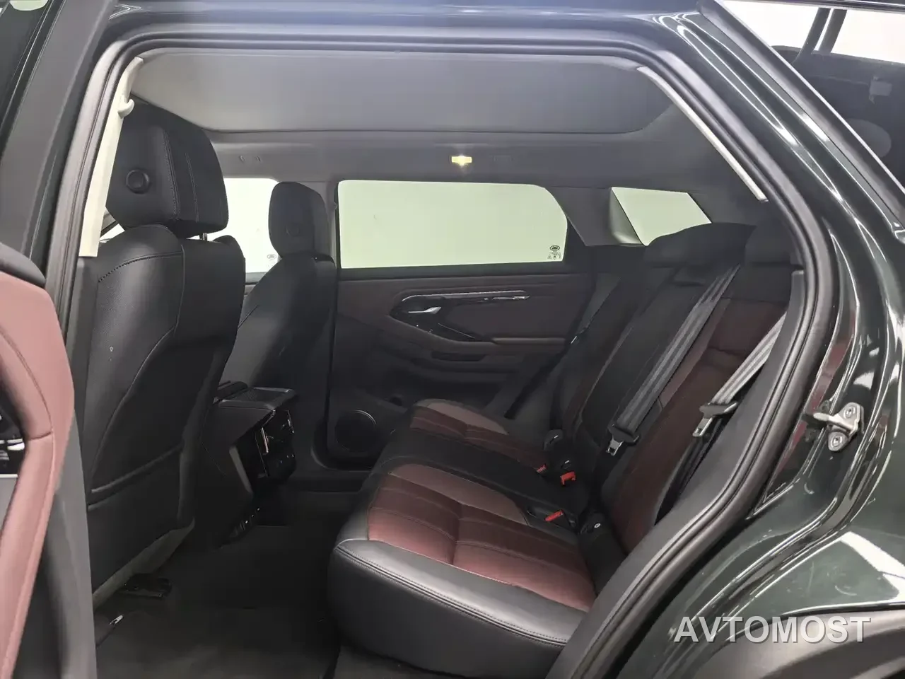 Land Rover Range Rover Evoque New Energy 2023 Range Rover Evoque L P300e Plug-in Hybrid Edition — фото 6
