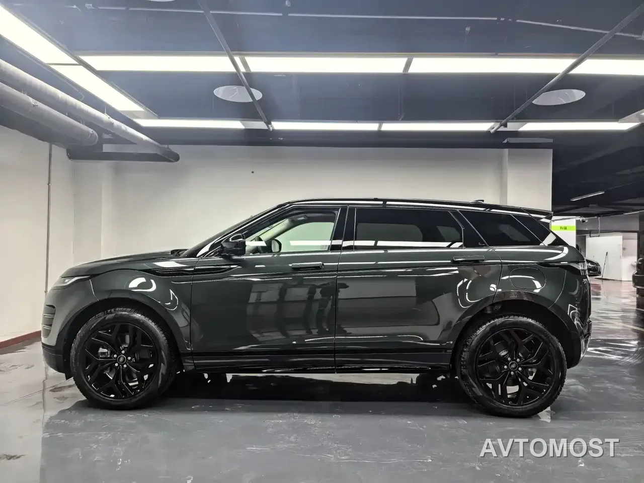 Land Rover Range Rover Evoque New Energy 2023 Range Rover Evoque L P300e Plug-in Hybrid Edition — фото 9